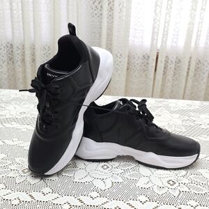 DKNY Decorah Women's Black White Sneakers Size 9.5 M Chunky Streetwear NEW Shoes